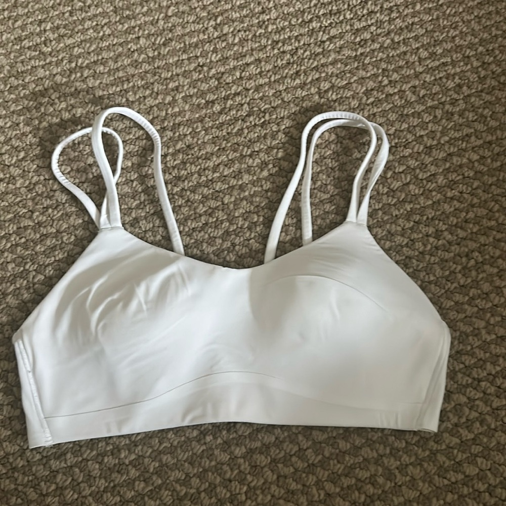 Lululemon like a cloud bra light support size 6 white